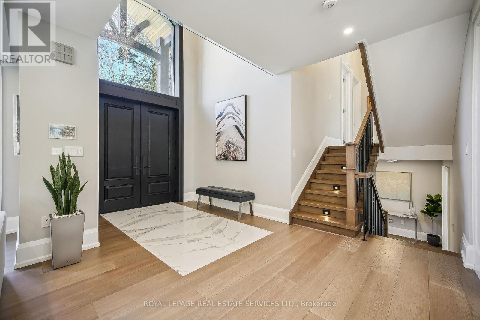 1489 Rogerswood Court, Mississauga, Ontario  L5J 1R7 - Photo 7 - W12691962