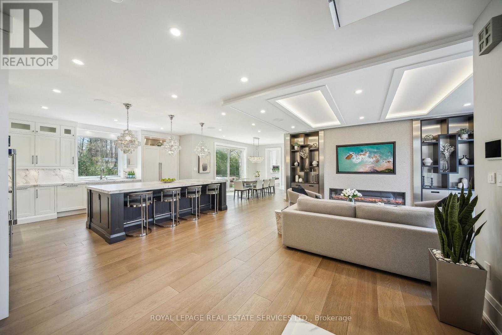 1489 Rogerswood Court, Mississauga, Ontario  L5J 1R7 - Photo 8 - W12691962