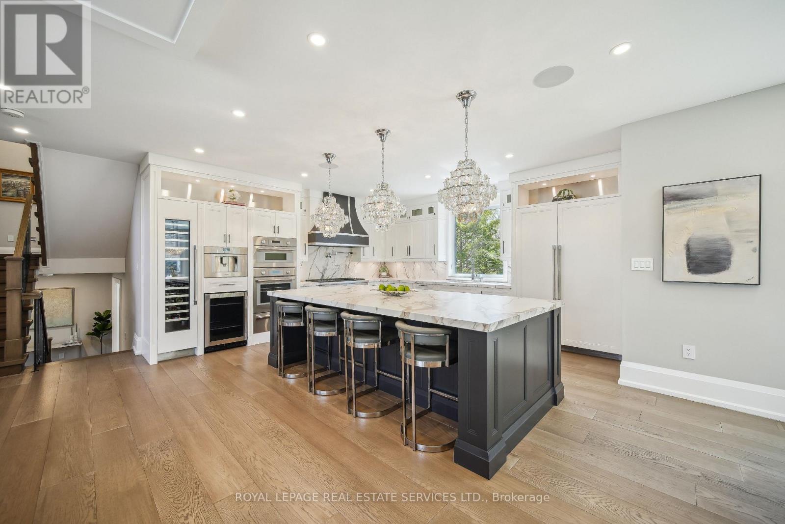 1489 Rogerswood Court, Mississauga, Ontario  L5J 1R7 - Photo 9 - W12691962