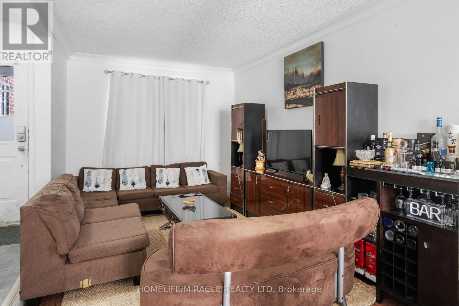 127 Fanshawe Drive, Brampton, Ontario  L6Z 1A8 - Photo 4 - W12691968