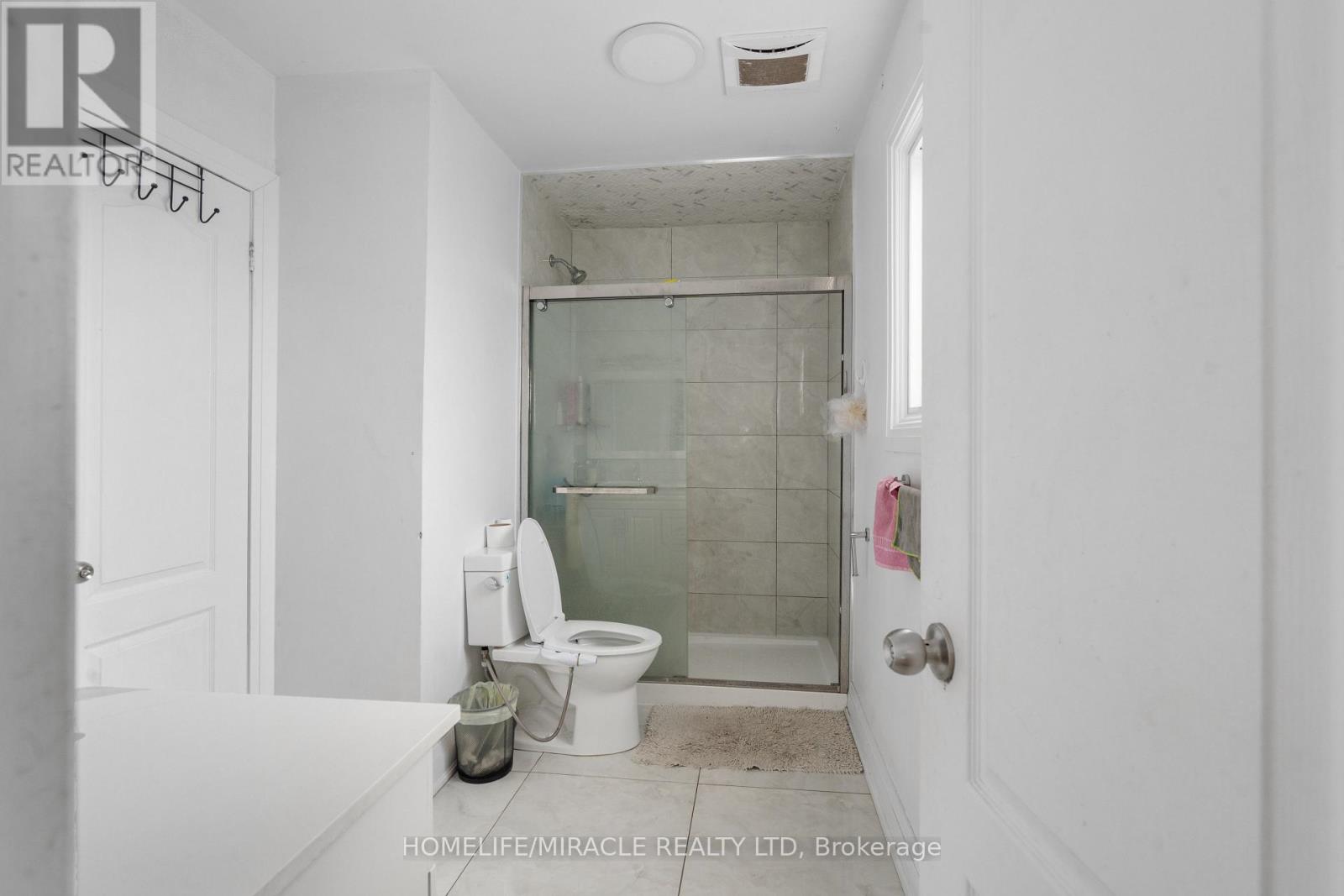 127 Fanshawe Drive, Brampton, Ontario  L6Z 1A8 - Photo 6 - W12691968