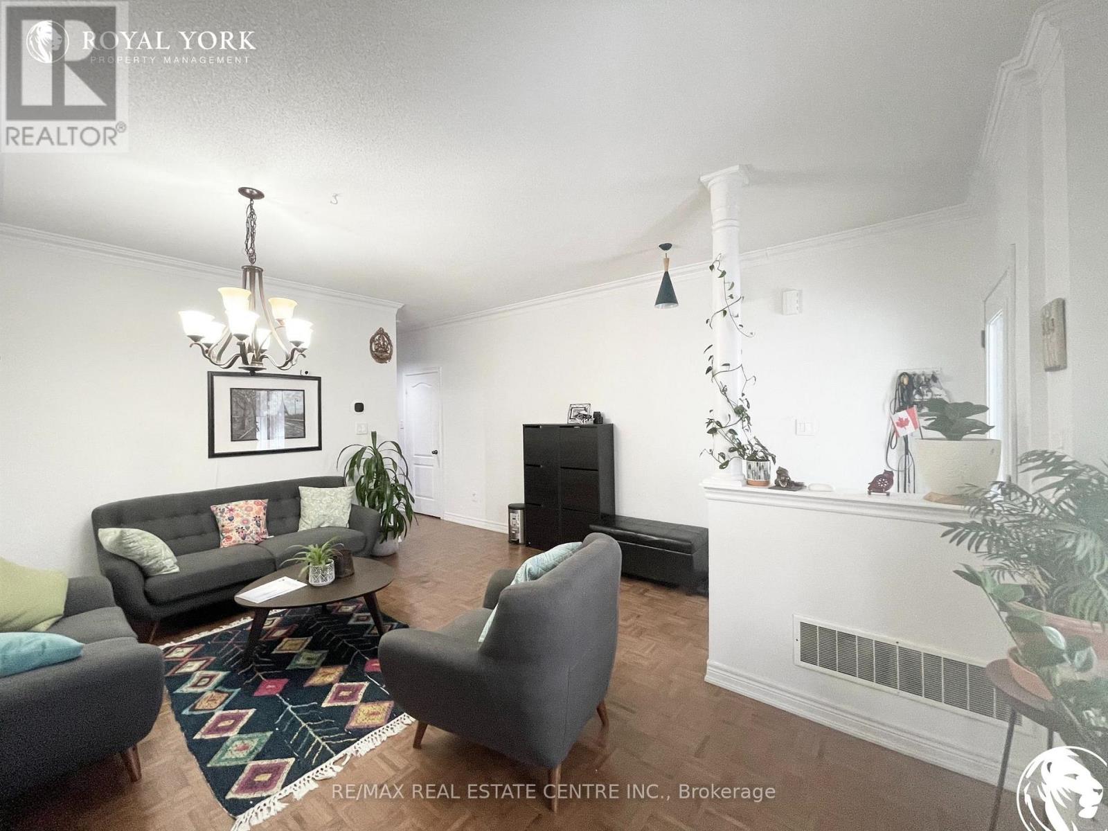 21 Hibiscus Court, Brampton, Ontario  L6R 0K6 - Photo 3 - W12692018