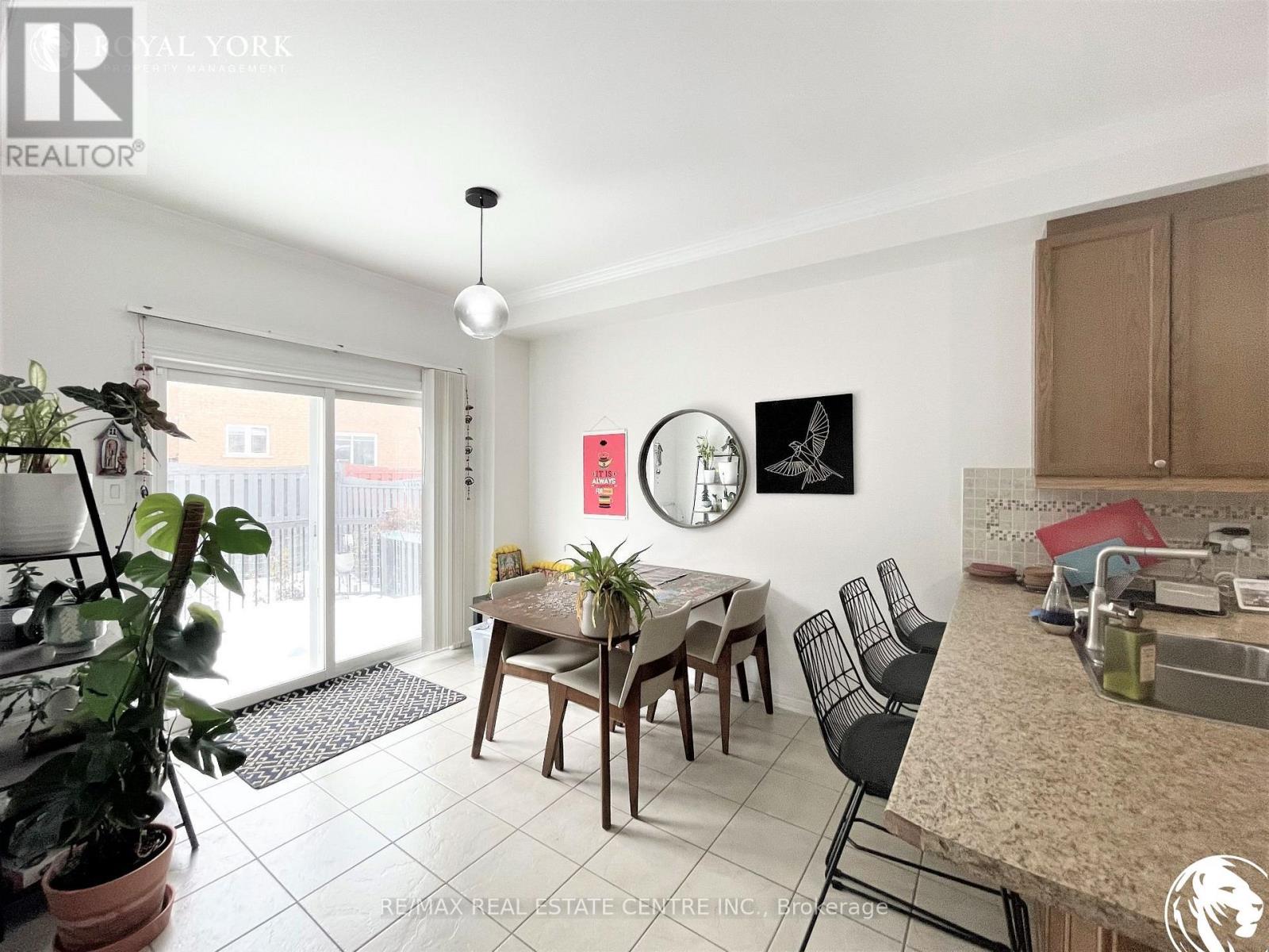 21 Hibiscus Court, Brampton, Ontario  L6R 0K6 - Photo 6 - W12692018