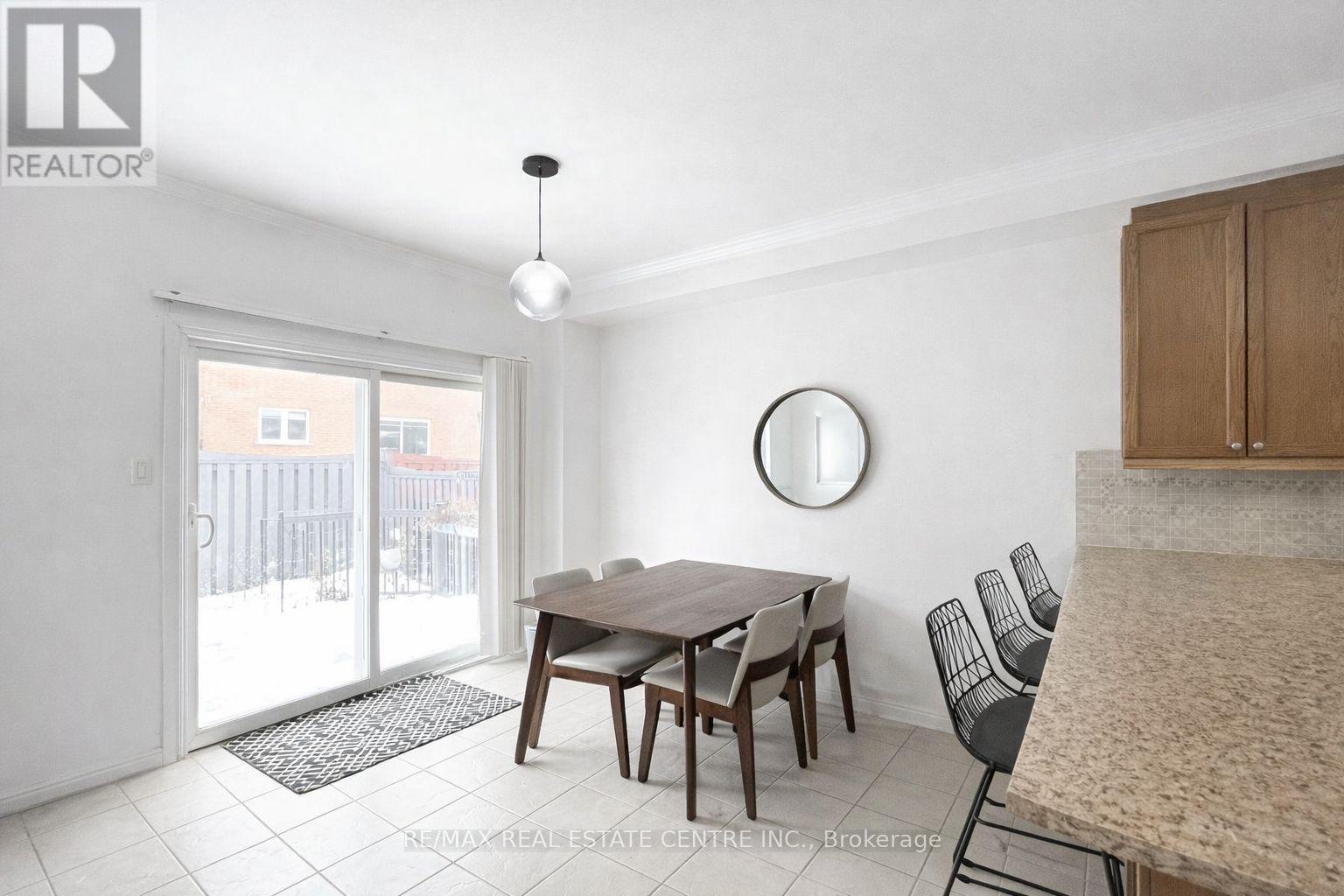 21 Hibiscus Court, Brampton, Ontario  L6R 0K6 - Photo 8 - W12692018