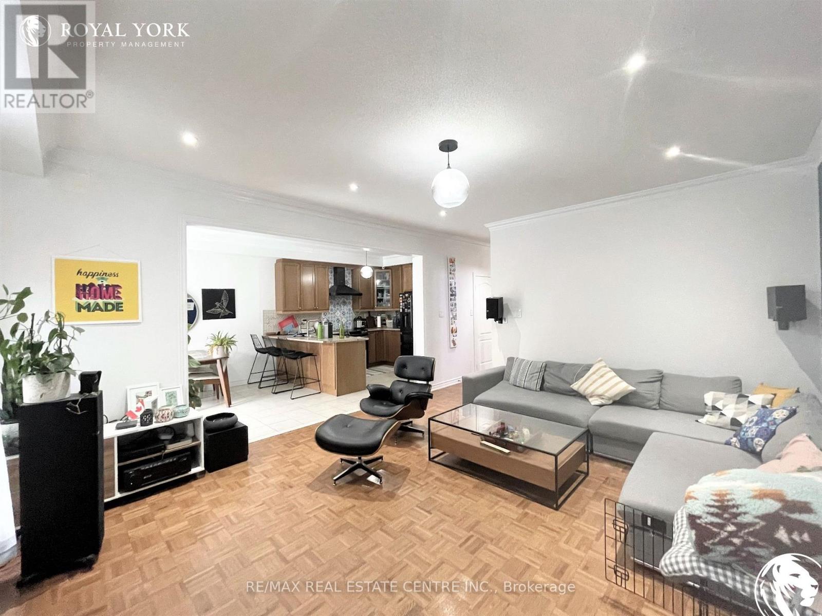 21 Hibiscus Court, Brampton, Ontario  L6R 0K6 - Photo 9 - W12692018