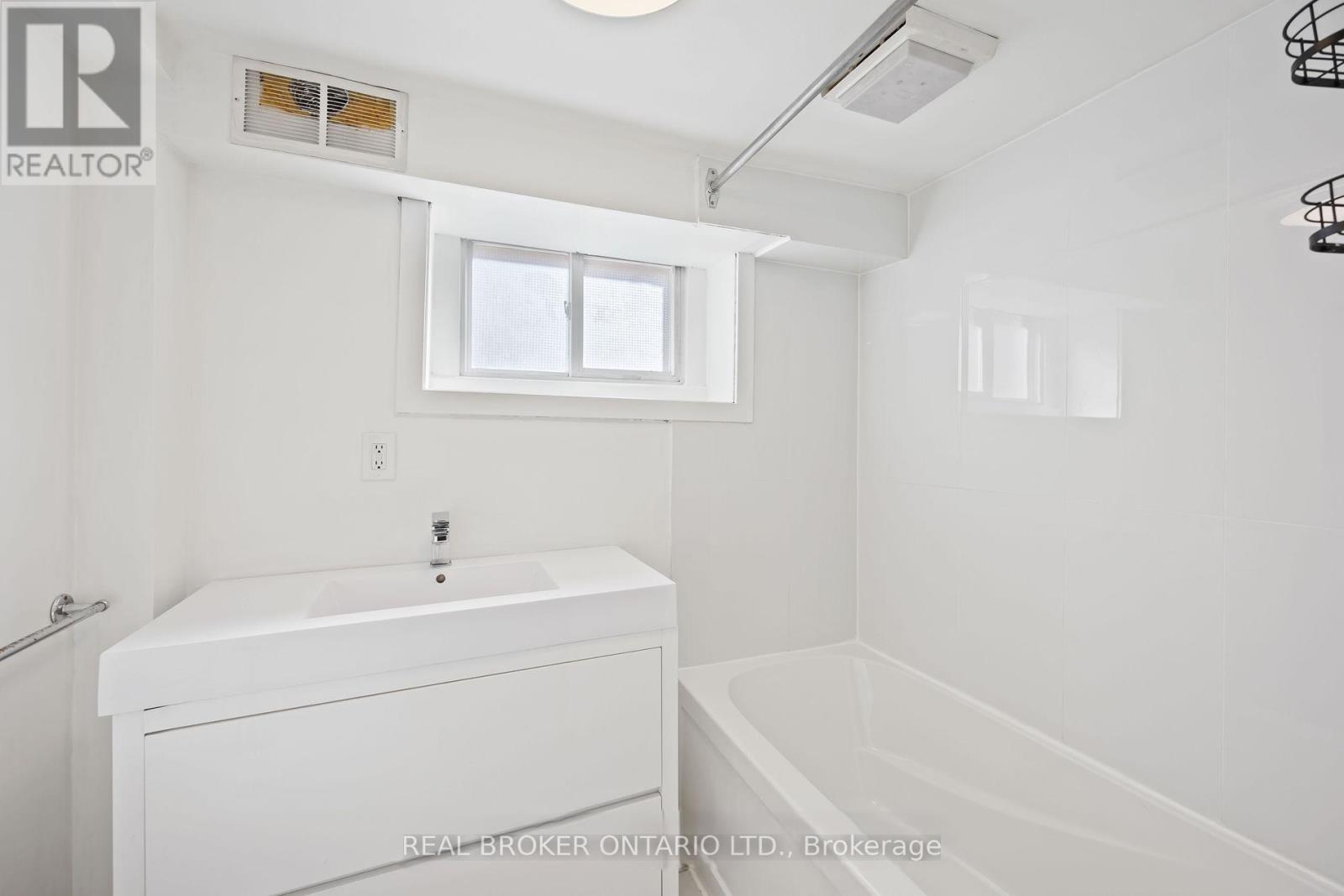 Bsmt - 124 Hallam Street, Toronto, Ontario  M6H 1X1 - Photo 13 - W12692020