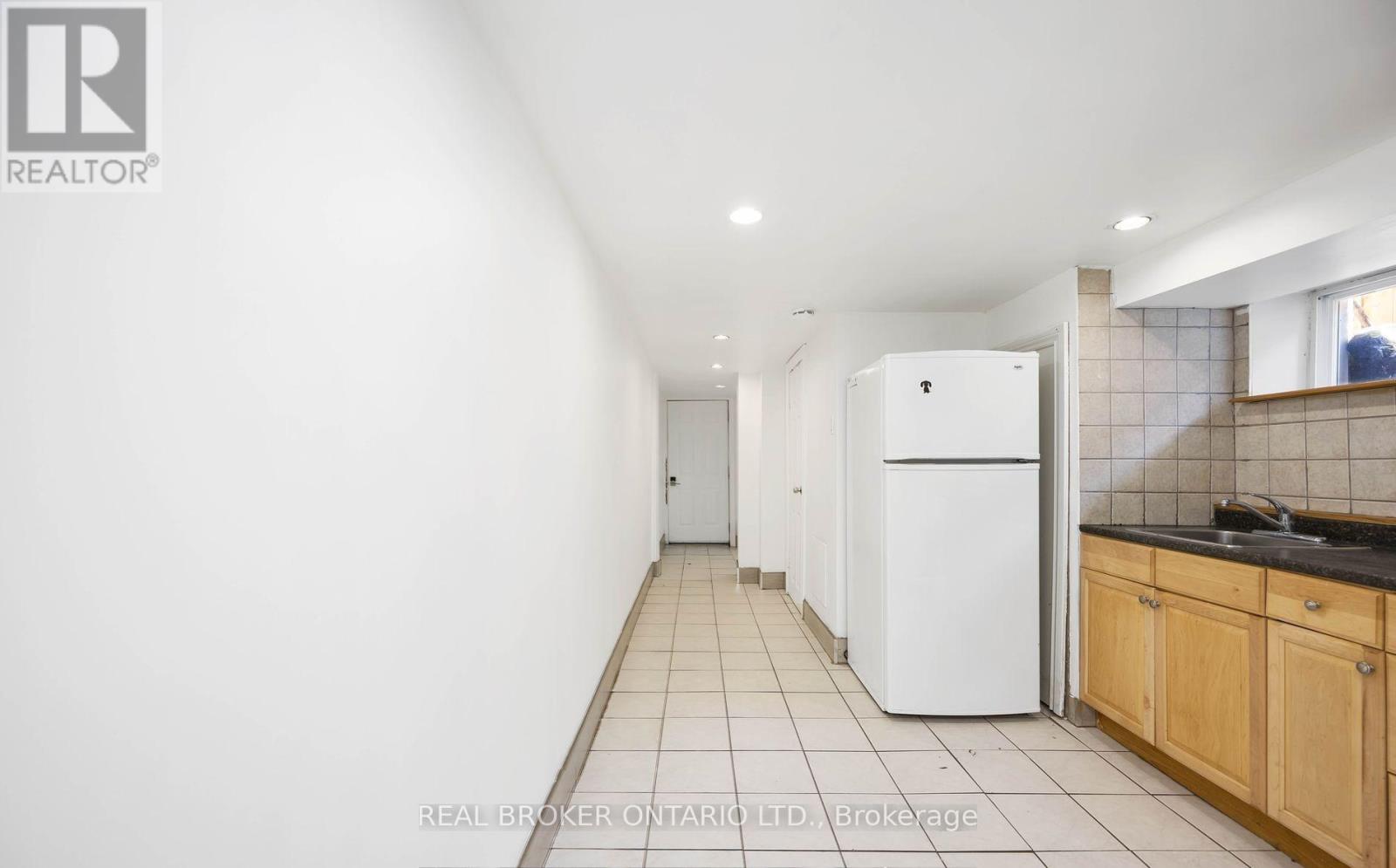 Bsmt - 124 Hallam Street, Toronto, Ontario  M6H 1X1 - Photo 4 - W12692020