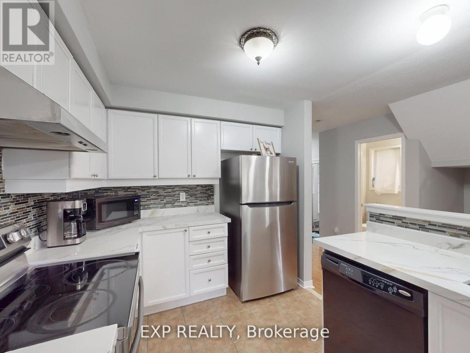 3896 Lacman Trail, Mississauga, Ontario  L5M 6N8 - Photo 6 - W12692050