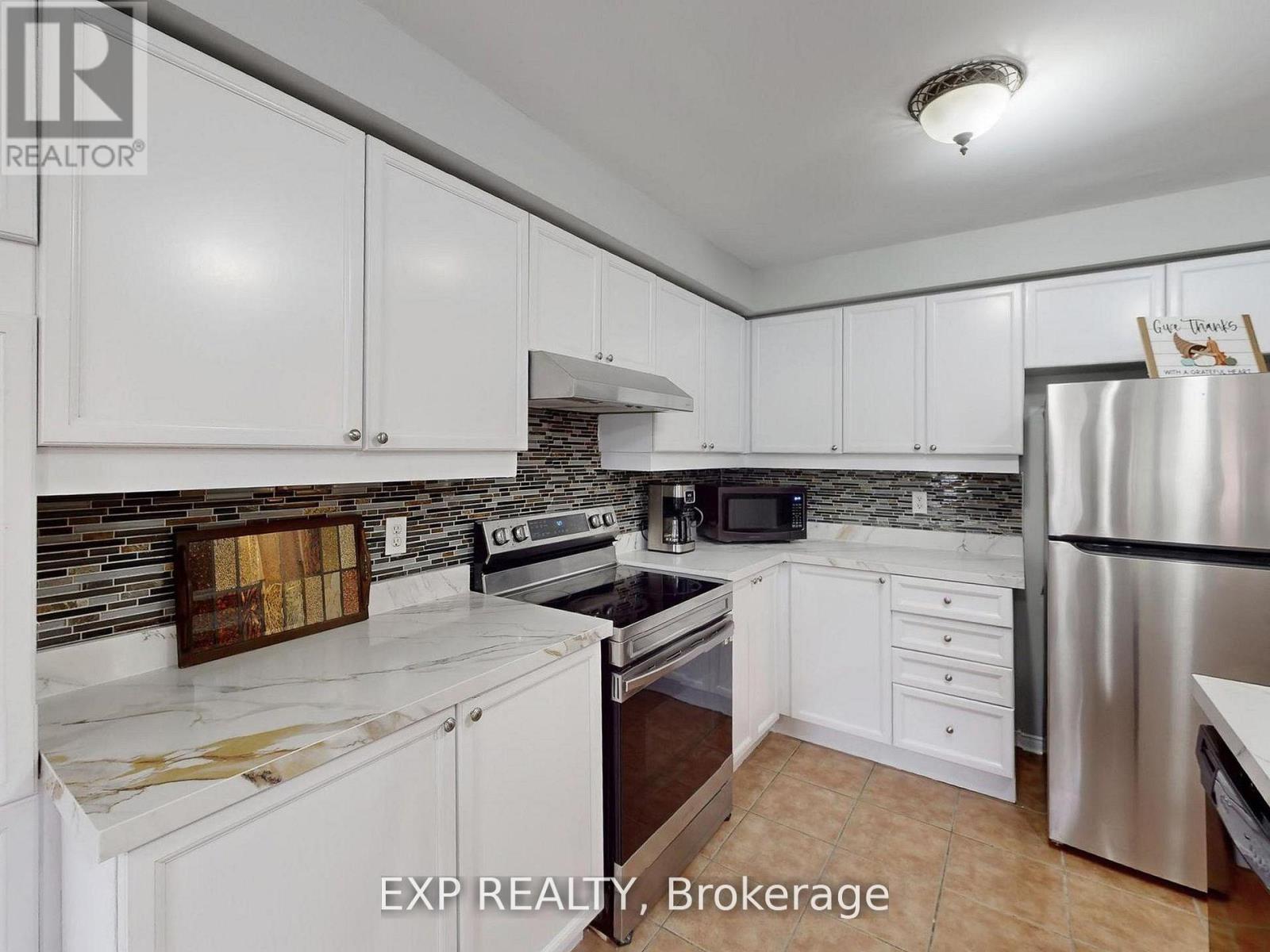 3896 Lacman Trail, Mississauga, Ontario  L5M 6N8 - Photo 7 - W12692050