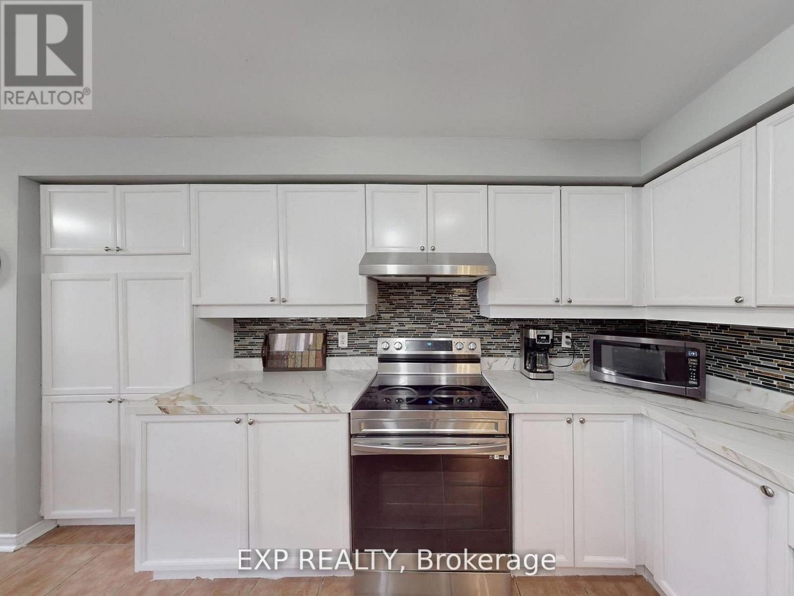 3896 Lacman Trail, Mississauga, Ontario  L5M 6N8 - Photo 8 - W12692050