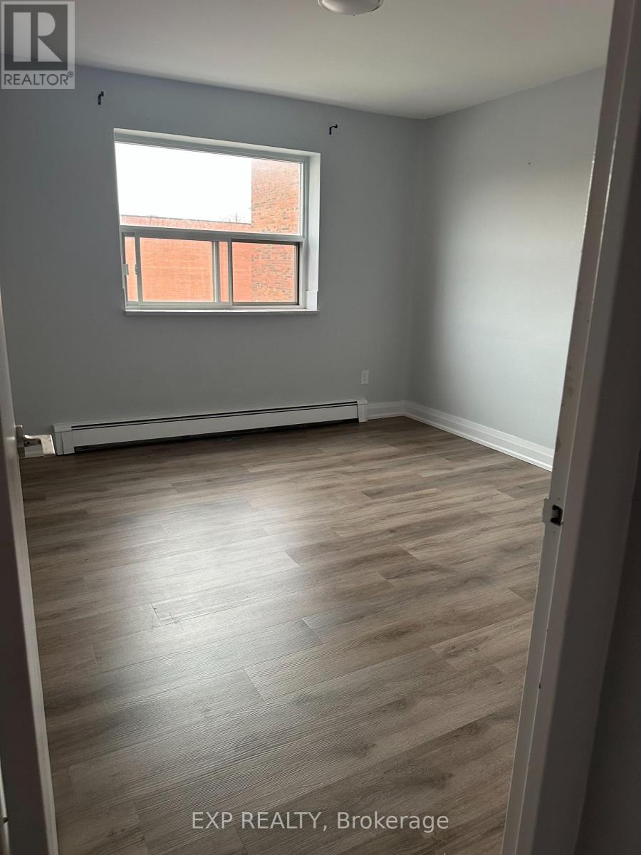 212 - 579 Clare Avenue, Welland, Ontario  L3C 3B7 - Photo 3 - X12691838