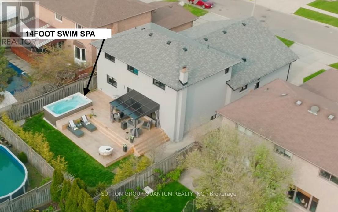 17 Clearview Drive, Hamilton, Ontario  L8K 4Y4 - Photo 3 - X12691884