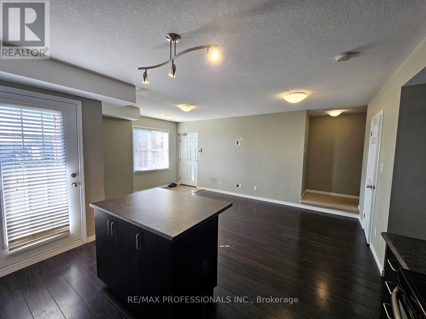 1f - 1460 Highland Road, Kitchener, Ontario  N2N 0B7 - Photo 2 - X12691930