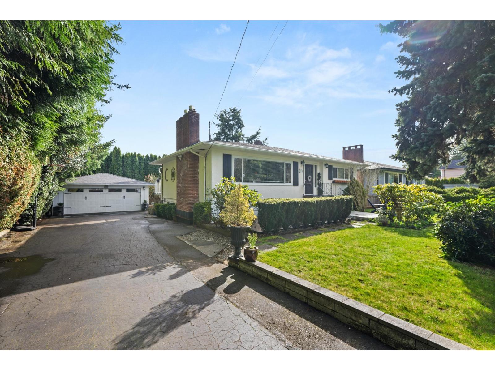 13558 15 Avenue, Surrey, British Columbia  V4A 1L2 - Photo 1 - R3078361