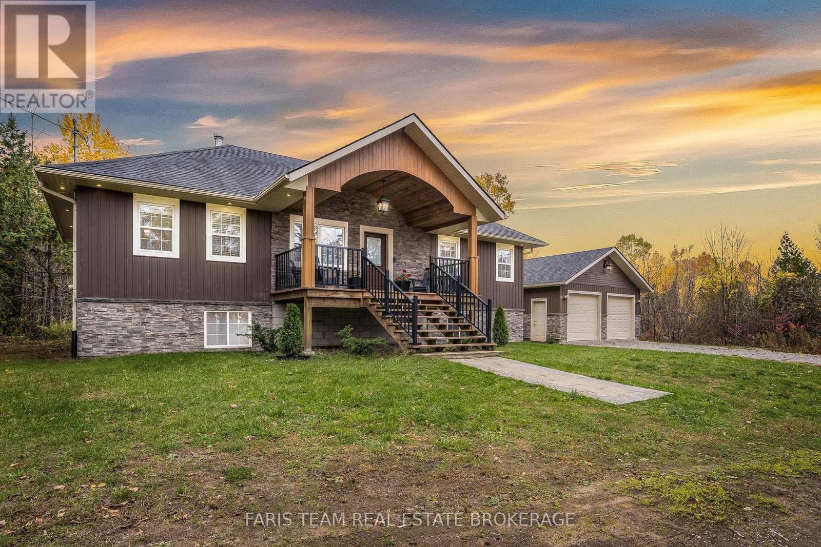 66 Meadows Avenue, Tay, Ontario  L0K 1E0 - Photo 2 - S12668626