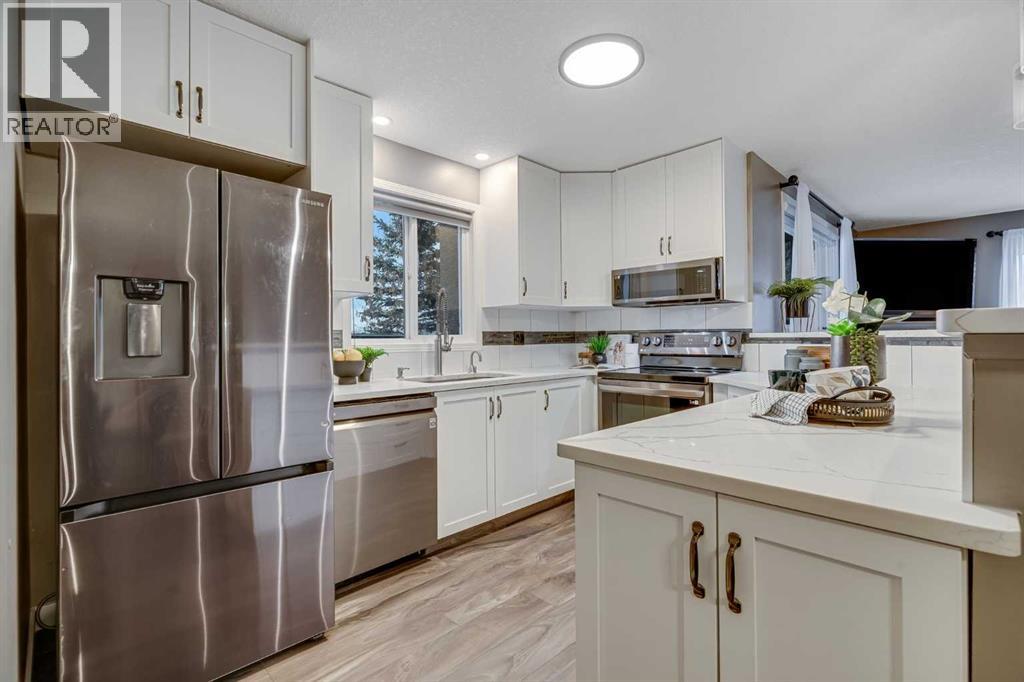 8128, 304 Mackenzie Way Sw, Airdrie, Alberta  T4B 3H8 - Photo 3 - A2274092