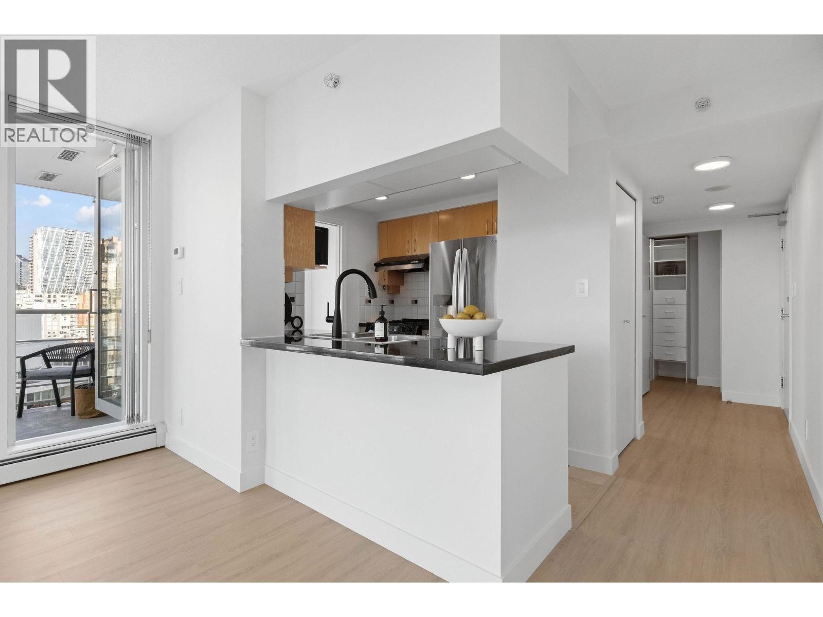 Listing Picture 13 of 32 : 2106 1199 MARINASIDE CRESCENT, Vancouver / 溫哥華 - 魯藝地產 Yvonne Lu Group - MLS Medallion Club Member