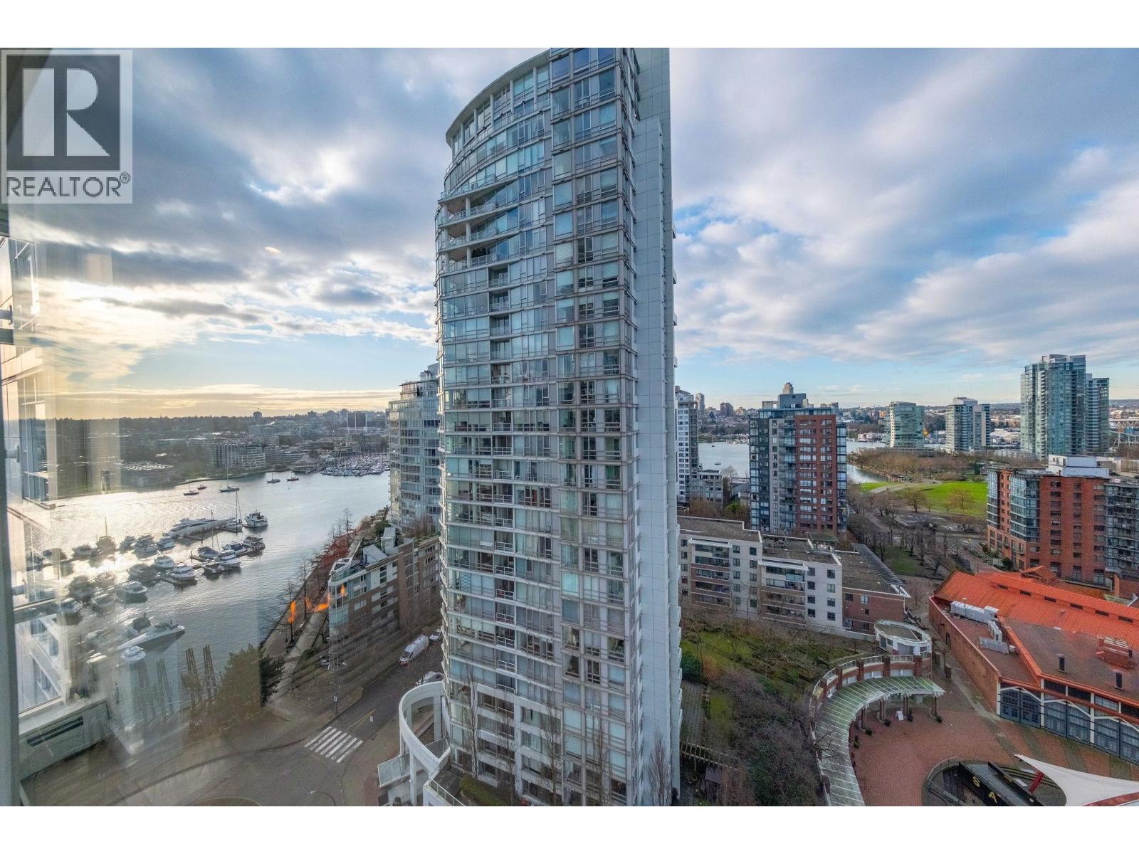 Listing Picture 31 of 32 : 2106 1199 MARINASIDE CRESCENT, Vancouver / 溫哥華 - 魯藝地產 Yvonne Lu Group - MLS Medallion Club Member