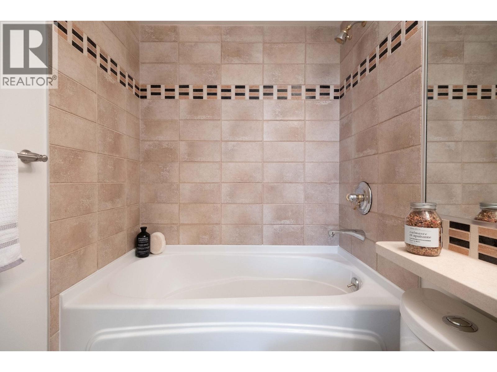 Listing Picture 23 of 32 : 2106 1199 MARINASIDE CRESCENT, Vancouver / 溫哥華 - 魯藝地產 Yvonne Lu Group - MLS Medallion Club Member