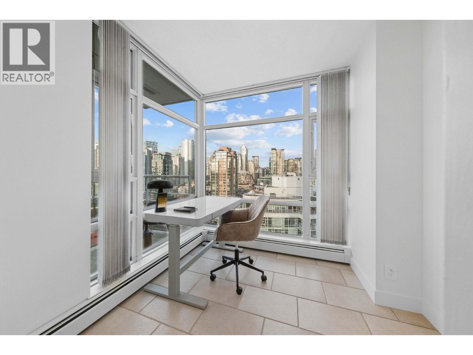 Listing Picture 17 of 32 : 2106 1199 MARINASIDE CRESCENT, Vancouver / 溫哥華 - 魯藝地產 Yvonne Lu Group - MLS Medallion Club Member