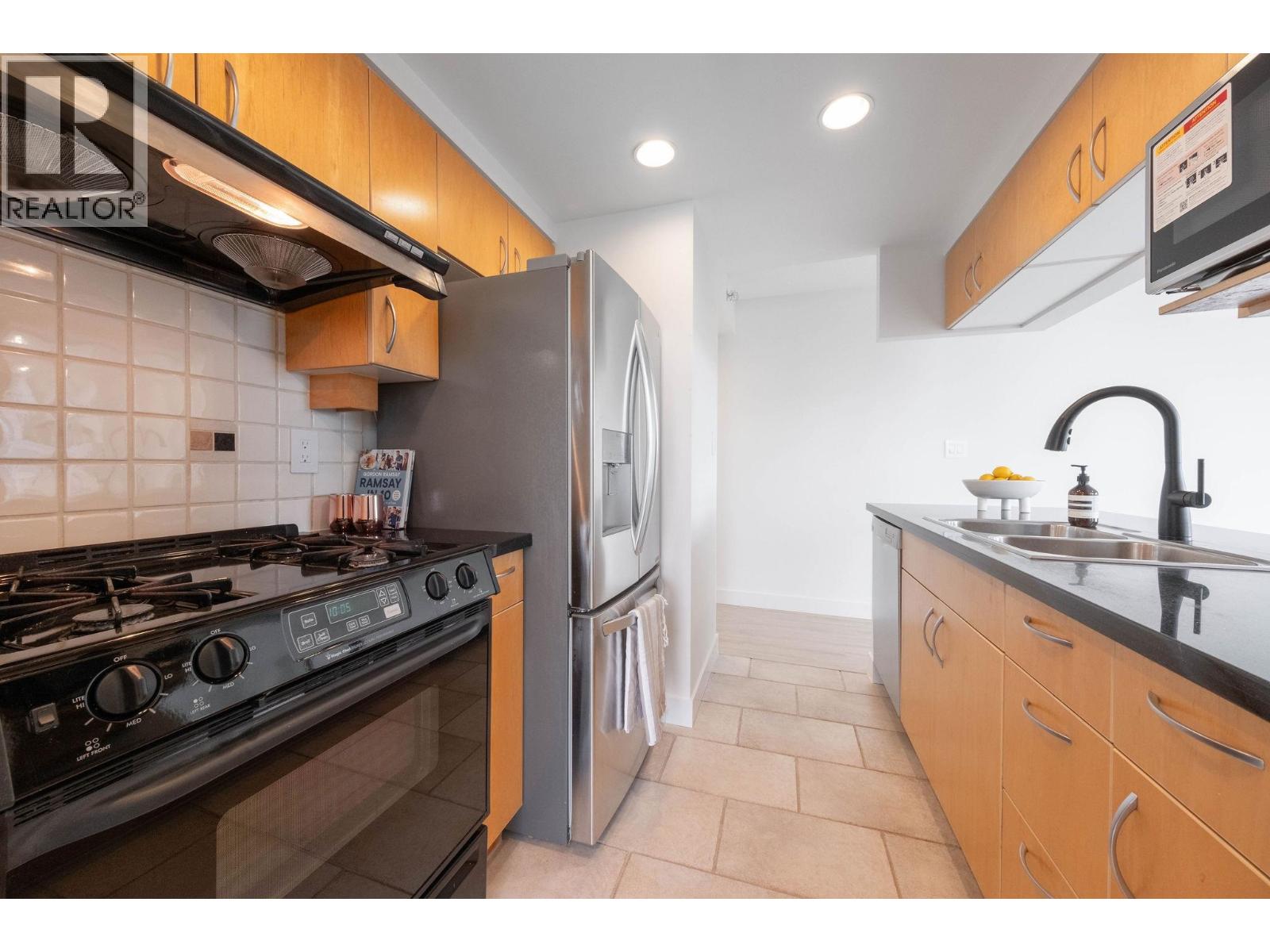 Listing Picture 14 of 32 : 2106 1199 MARINASIDE CRESCENT, Vancouver / 溫哥華 - 魯藝地產 Yvonne Lu Group - MLS Medallion Club Member