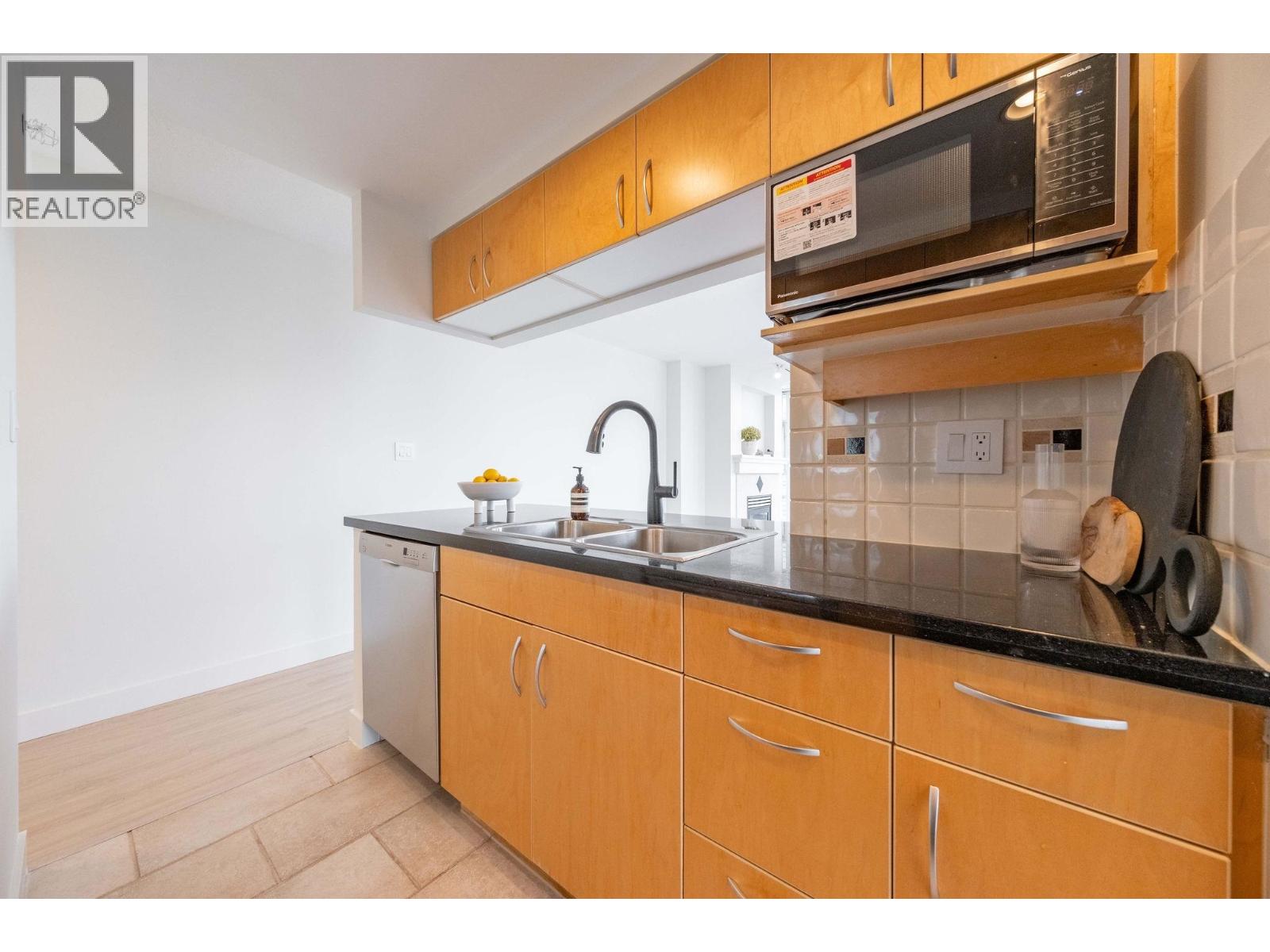 Listing Picture 16 of 32 : 2106 1199 MARINASIDE CRESCENT, Vancouver / 溫哥華 - 魯藝地產 Yvonne Lu Group - MLS Medallion Club Member