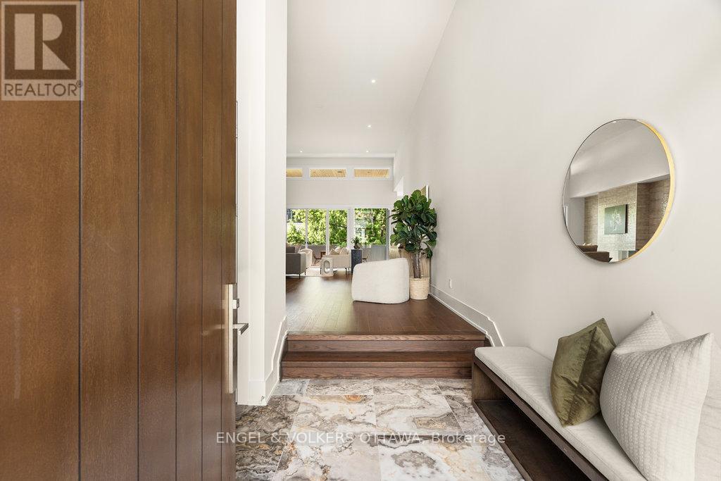 291 Billings Avenue, Ottawa, Ontario  K1H 5L2 - Photo 4 - X12692120