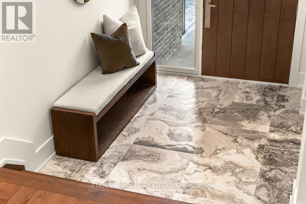 291 Billings Avenue, Ottawa, Ontario  K1H 5L2 - Photo 6 - X12692120