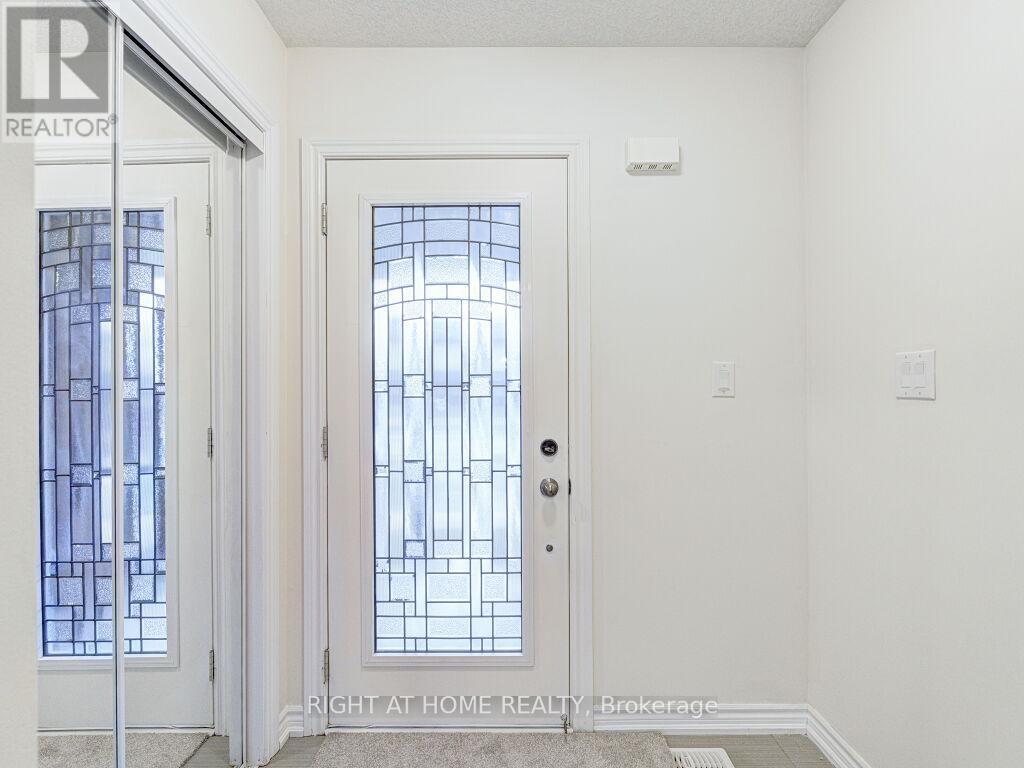 121 Scarletwood Street, Hamilton, Ontario  L8J 0K8 - Photo 5 - X12688118