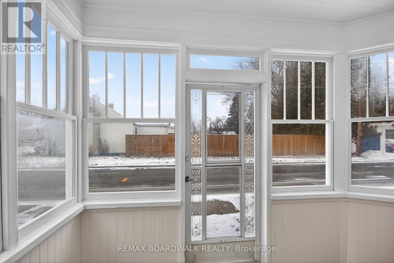 11 Alfred Street, Smiths Falls, Ontario  K7A 4H6 - Photo 3 - X12648744