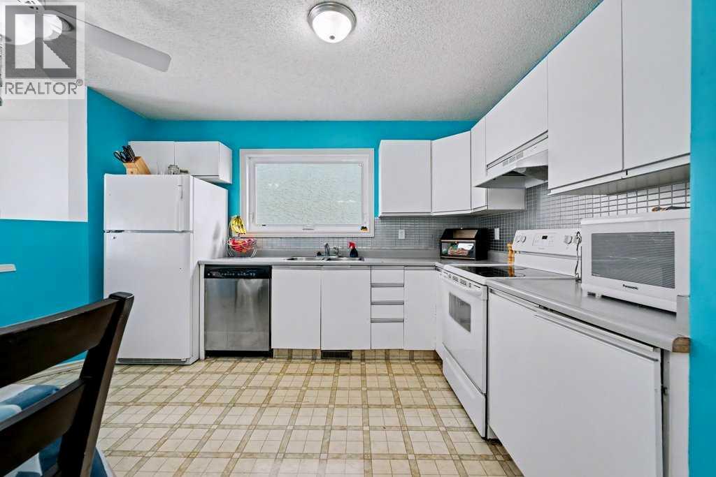 29 Erin Green Way Se, Calgary, Alberta  T2B 3C2 - Photo 9 - A2278541