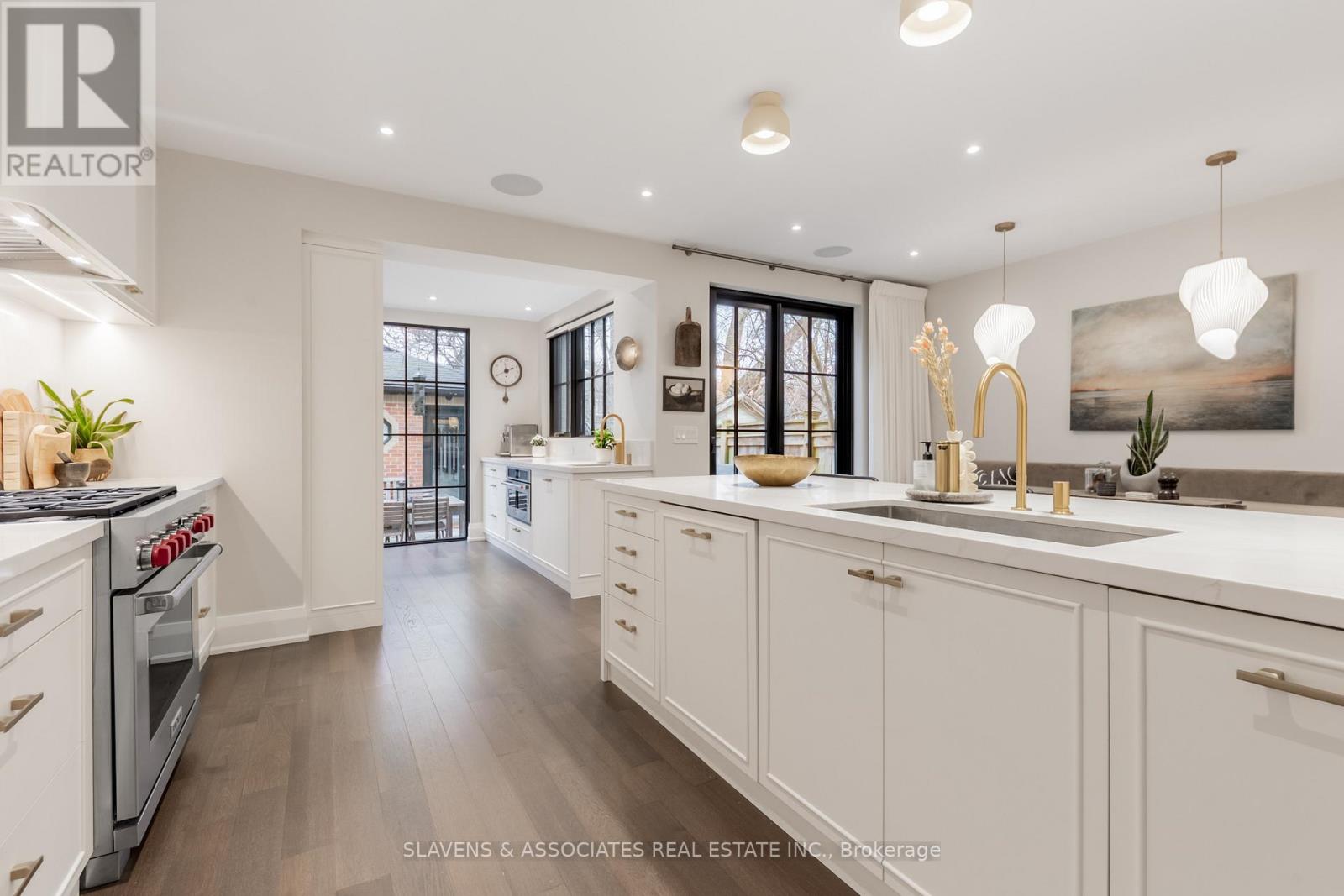 9 Elmsthorpe Avenue, Toronto, Ontario  M5P 2L5 - Photo 10 - C12692086