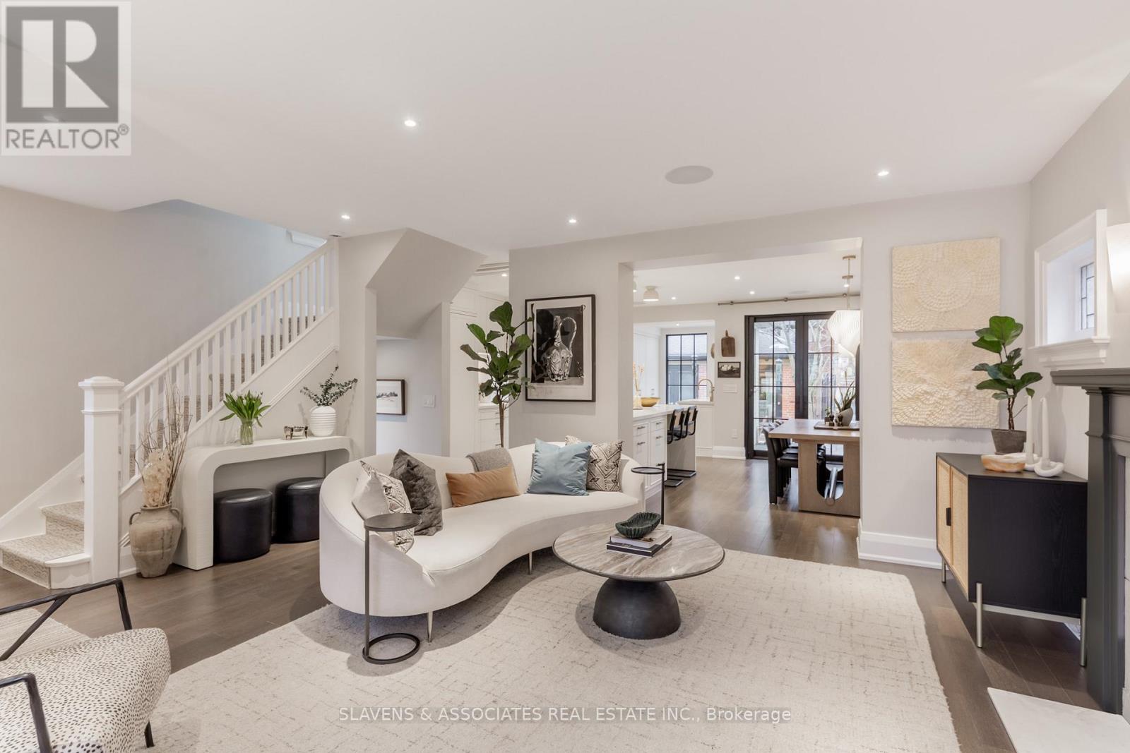 9 Elmsthorpe Avenue, Toronto, Ontario  M5P 2L5 - Photo 6 - C12692086