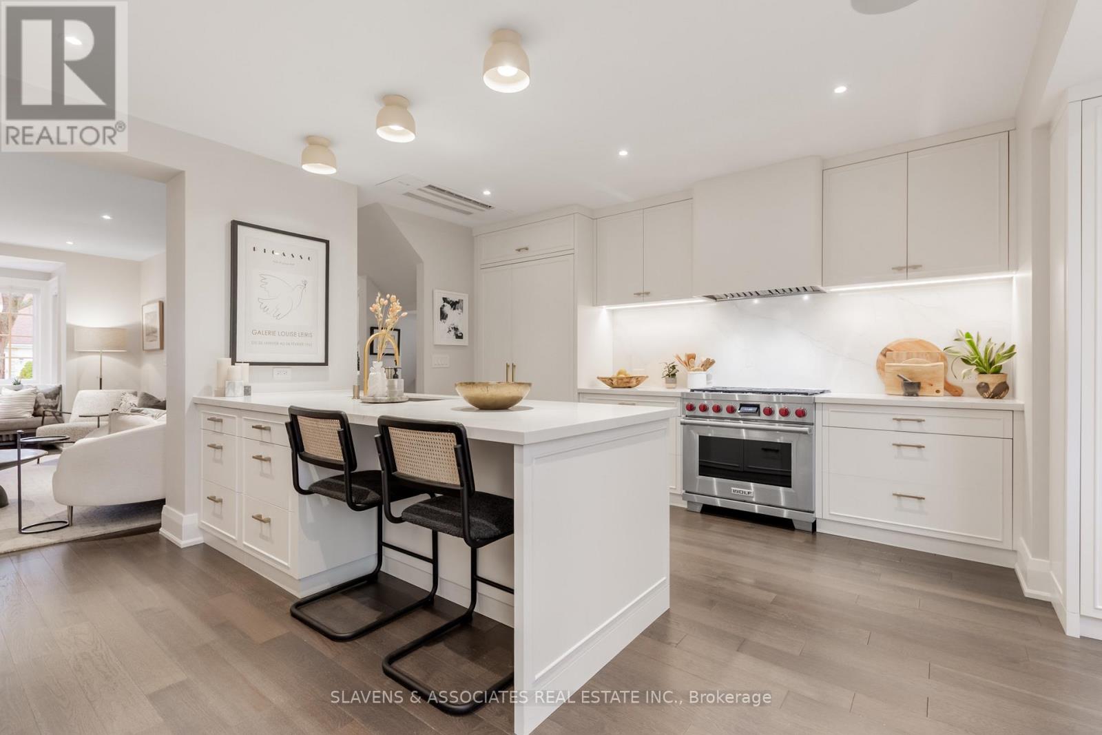 9 Elmsthorpe Avenue, Toronto, Ontario  M5P 2L5 - Photo 8 - C12692086