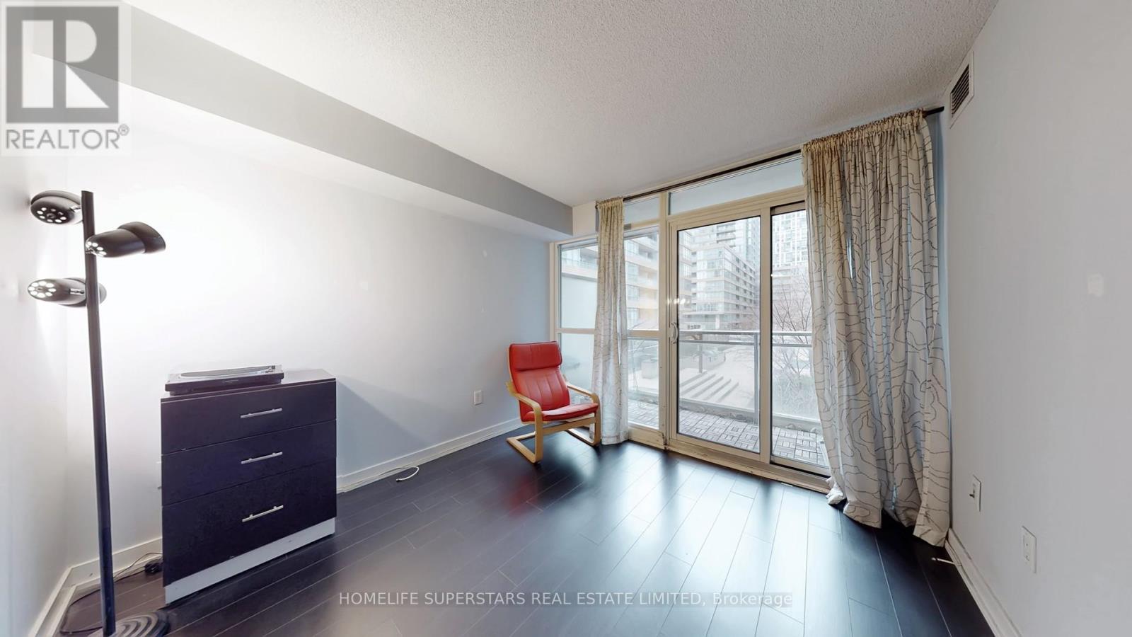 526 - 10 Capreol Court, Toronto, Ontario  M5V 4B3 - Photo 10 - C12692096