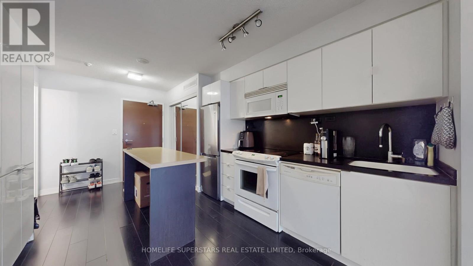 526 - 10 Capreol Court, Toronto, Ontario  M5V 4B3 - Photo 14 - C12692096