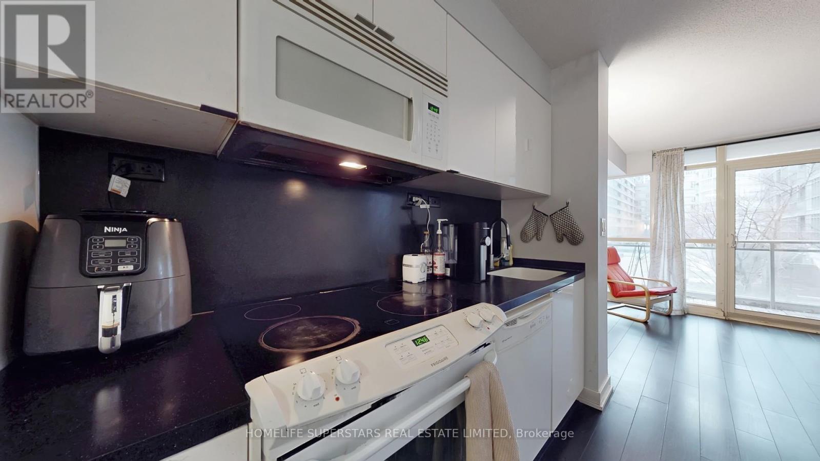 526 - 10 Capreol Court, Toronto, Ontario  M5V 4B3 - Photo 19 - C12692096