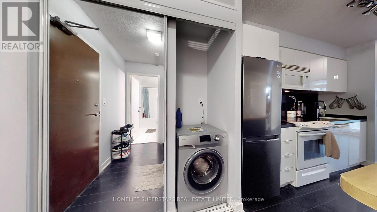 526 - 10 Capreol Court, Toronto, Ontario  M5V 4B3 - Photo 26 - C12692096