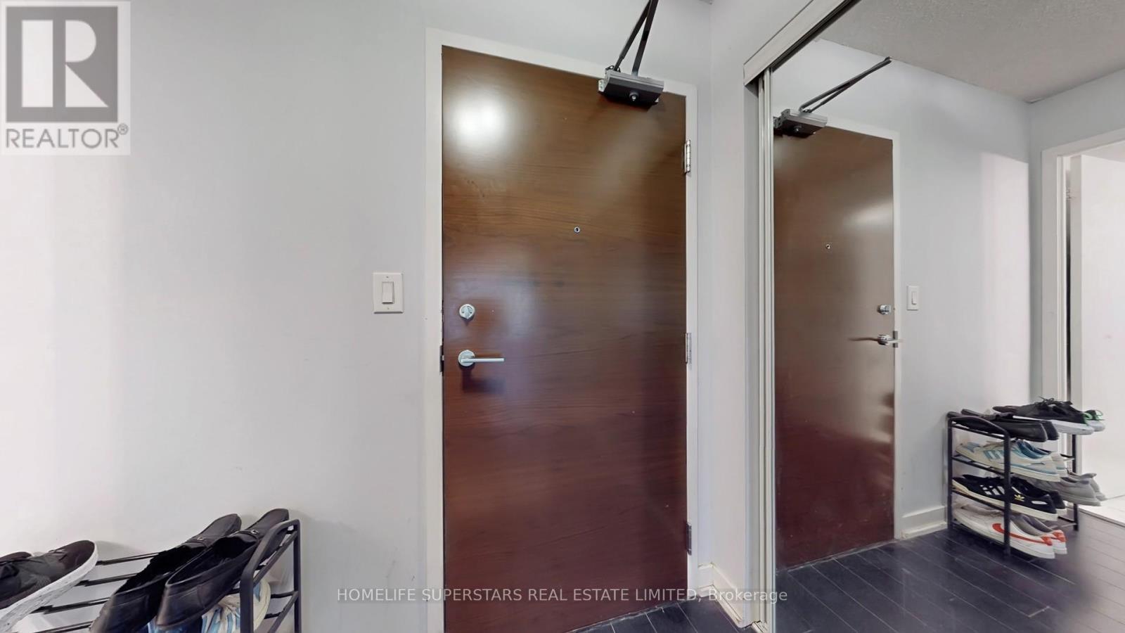 526 - 10 Capreol Court, Toronto, Ontario  M5V 4B3 - Photo 27 - C12692096