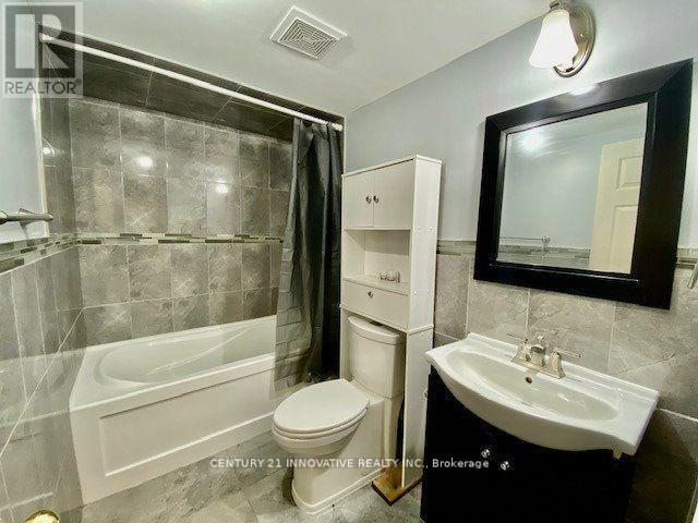 66 Juglans Crescent, Whitchurch-Stouffville, Ontario  L4A 1S5 - Photo 4 - N12692066