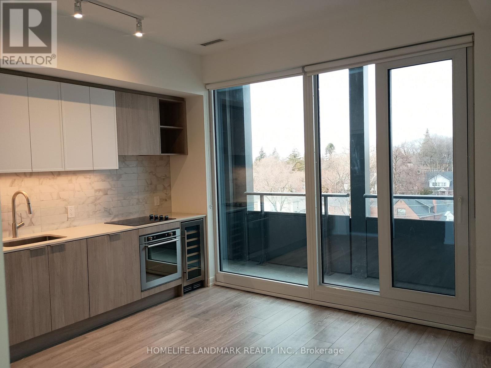 822 - 2020 Bathurst Street, Toronto, Ontario  M5P 0A6 - Photo 2 - C12692036