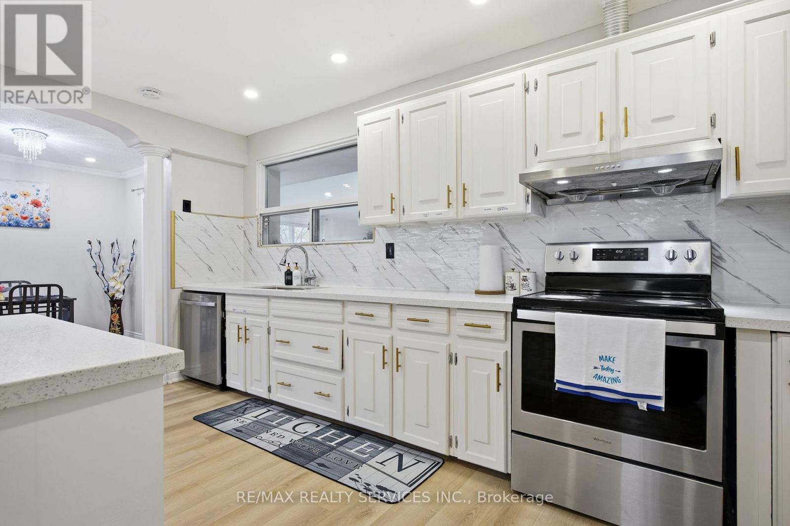 17 Avening Drive, Toronto, Ontario  M9V 1Y2 - Photo 10 - W12692060