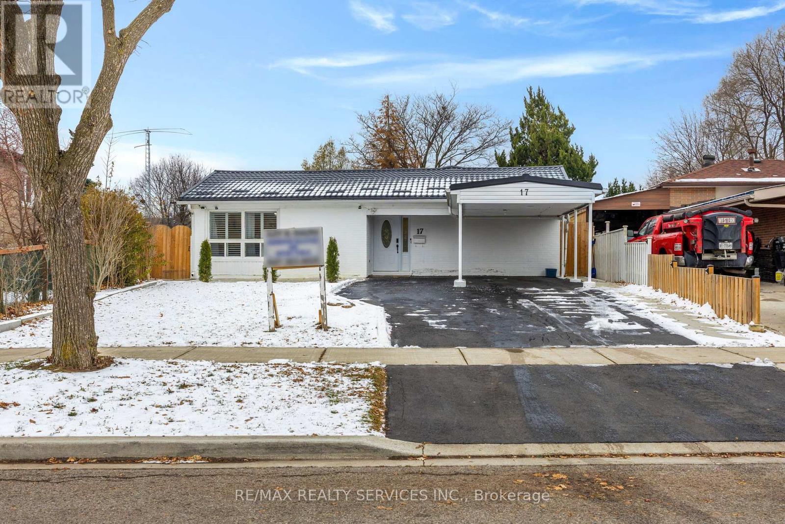 17 Avening Drive, Toronto, Ontario  M9V 1Y2 - Photo 2 - W12692060