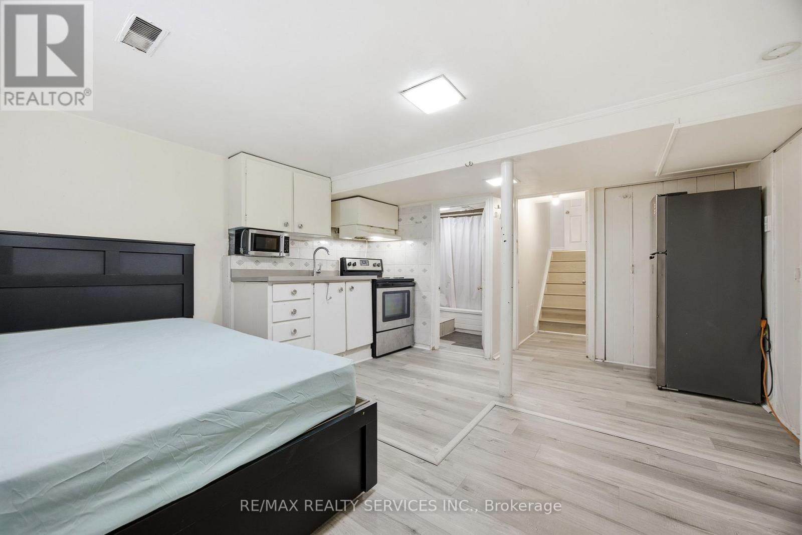 17 Avening Drive, Toronto, Ontario  M9V 1Y2 - Photo 24 - W12692060