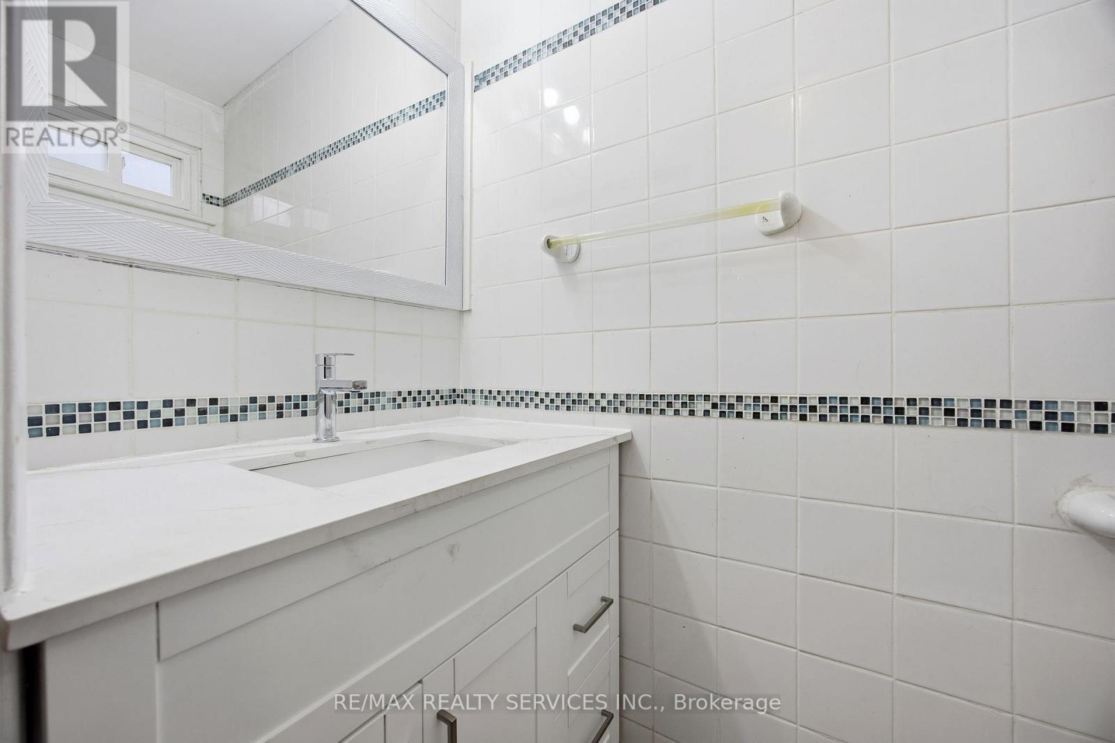 17 Avening Drive, Toronto, Ontario  M9V 1Y2 - Photo 27 - W12692060