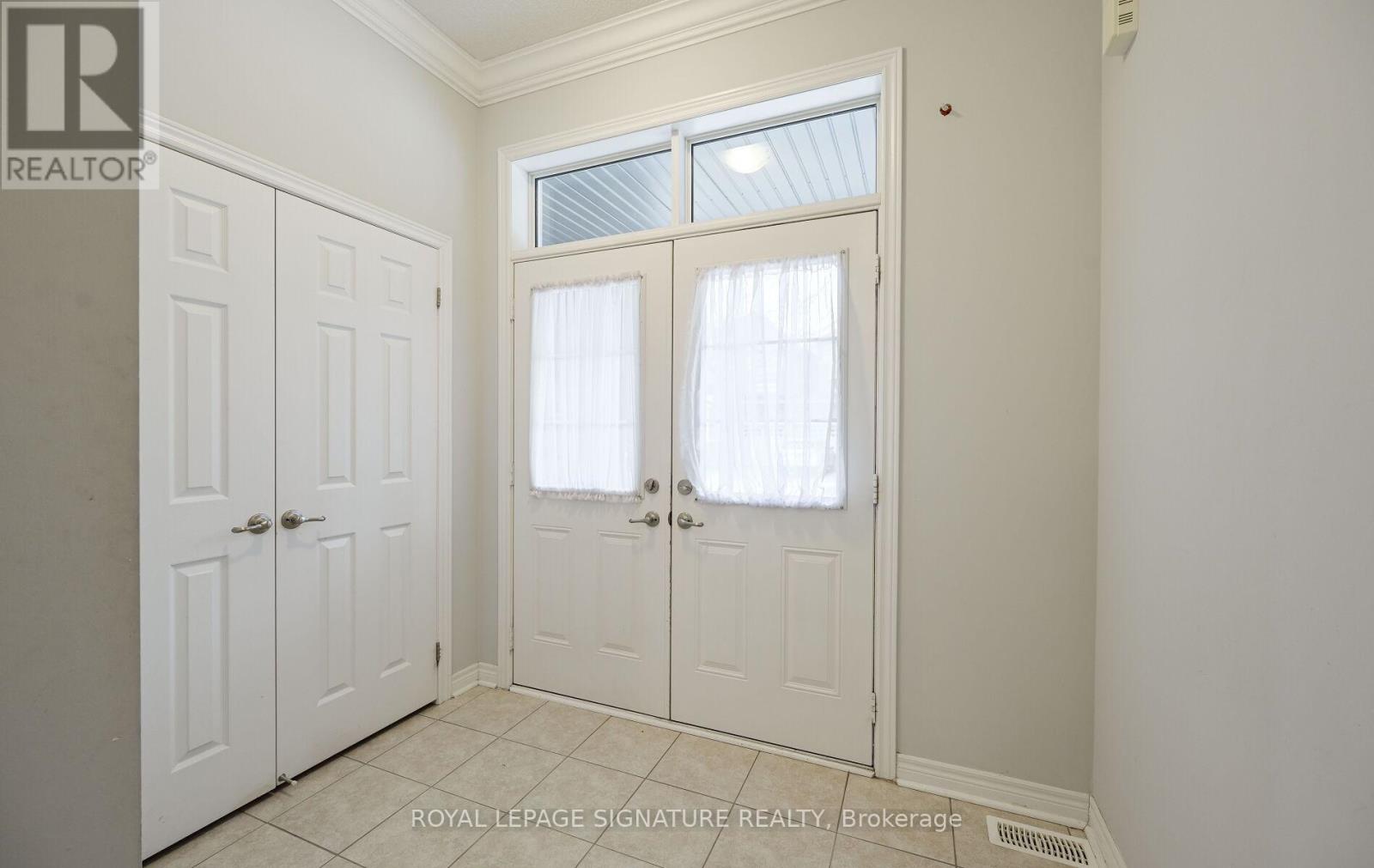 350 Leadwood Gate, Oakville, Ontario  L6M 4M2 - Photo 2 - W12692070