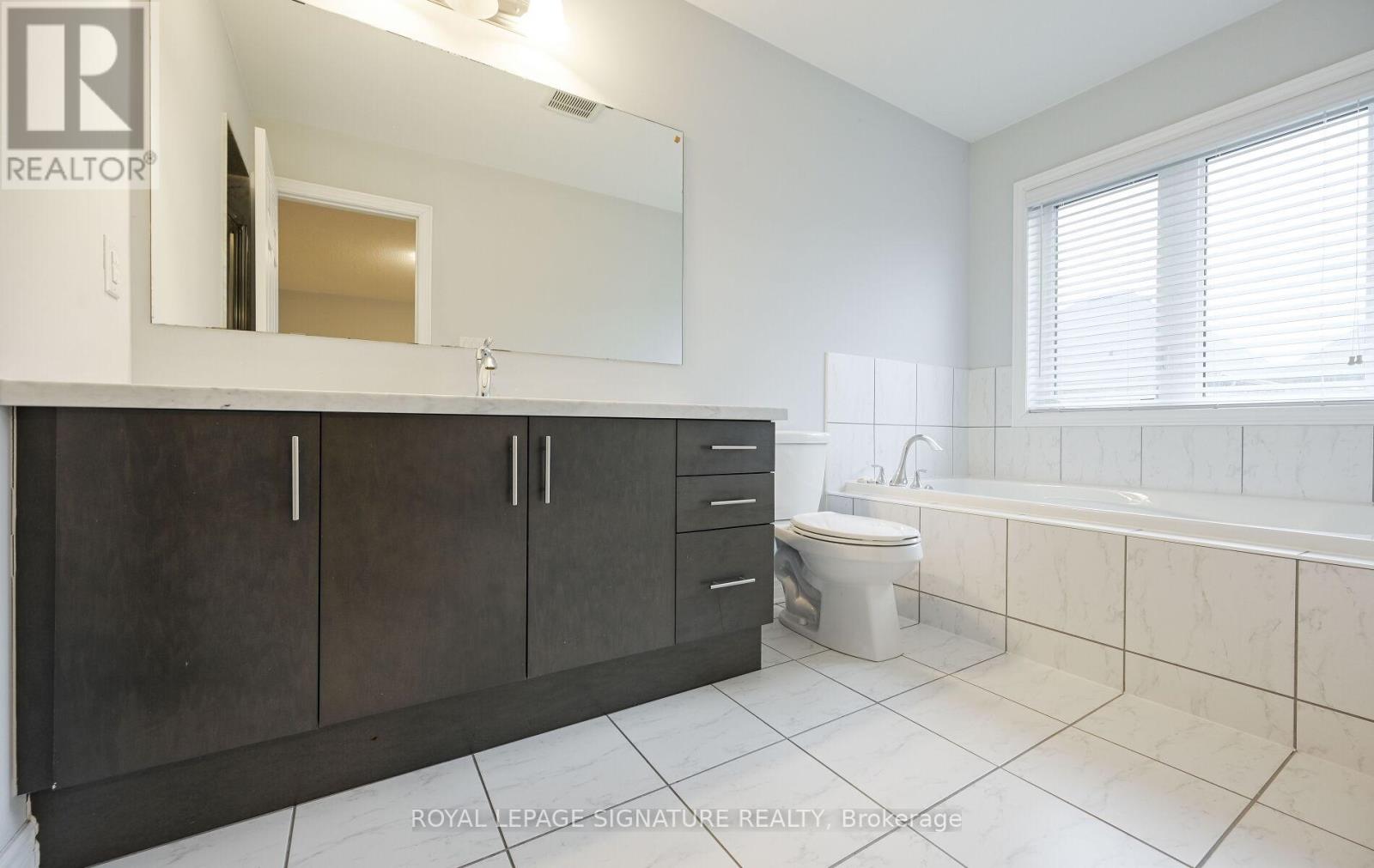 350 Leadwood Gate, Oakville, Ontario  L6M 4M2 - Photo 24 - W12692070