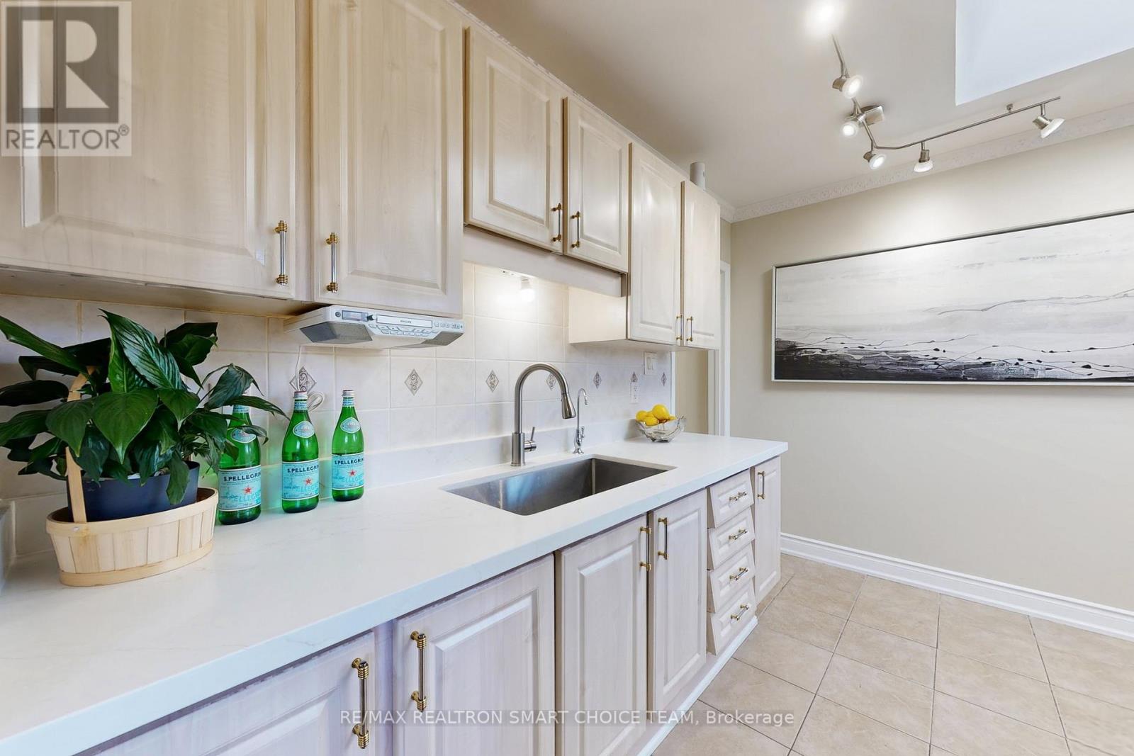 16 Frith Road, Toronto, Ontario  M3N 1G1 - Photo 12 - W12692074