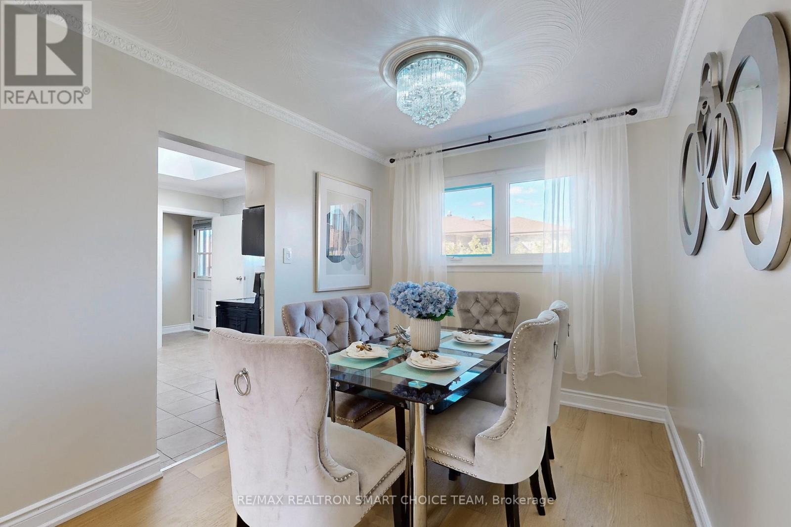 16 Frith Road, Toronto, Ontario  M3N 1G1 - Photo 6 - W12692074