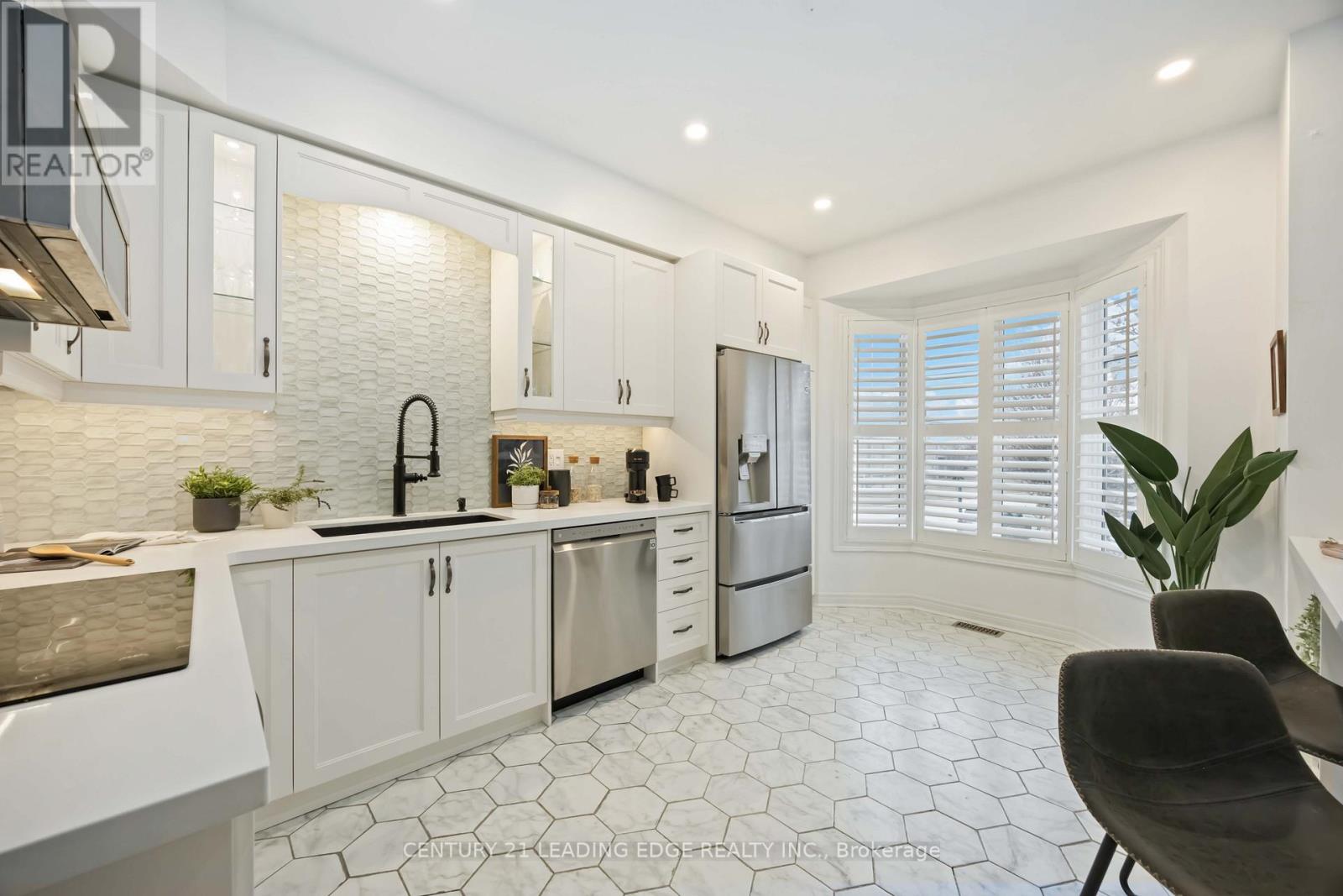 57 - 50 San Remo Terrace, Toronto, Ontario  M8Z 6C6 - Photo 18 - W12692078